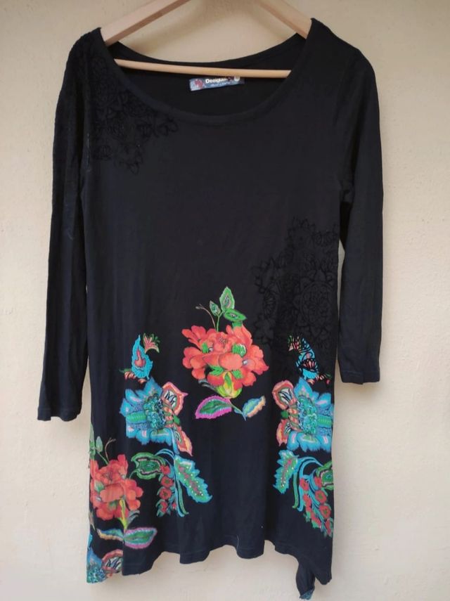 Liquidación ! Camiseta/ Túnica Desigual talla M