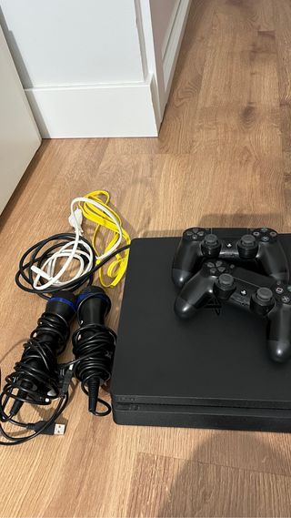 Playstation 4 500G + 2 mandos+ 8 juegos