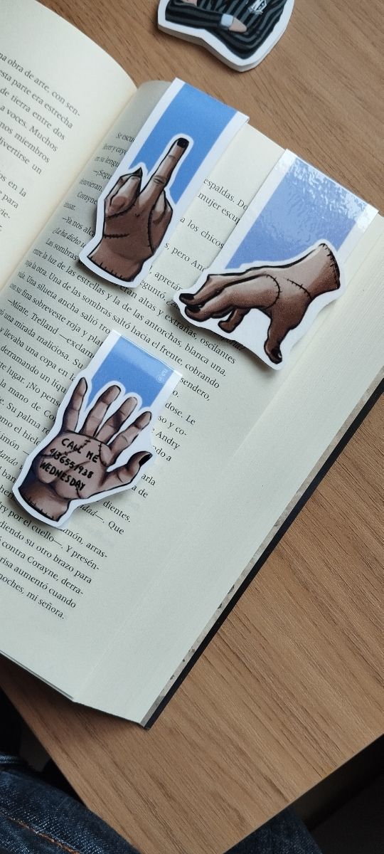 Marcapáginas, Cosa de Wednesday