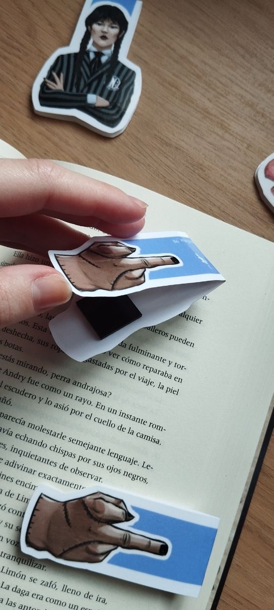 Marcapáginas, Cosa de Wednesday