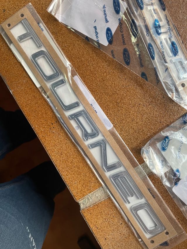 Logos Ford Tourneo Courier