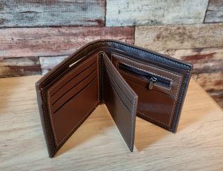 Cartera de caballero de gran capacidad. Marrón.