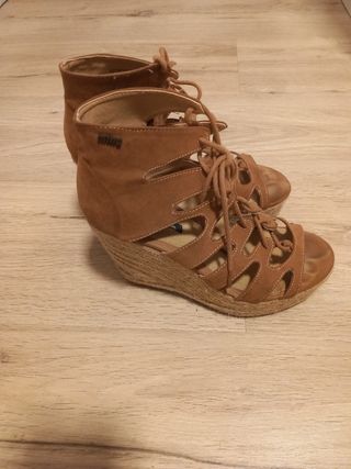 Sandalias Mustang de cuña con plataforma 