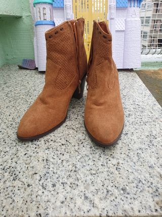Botines camperas piel melocotón tacón bajo T38 