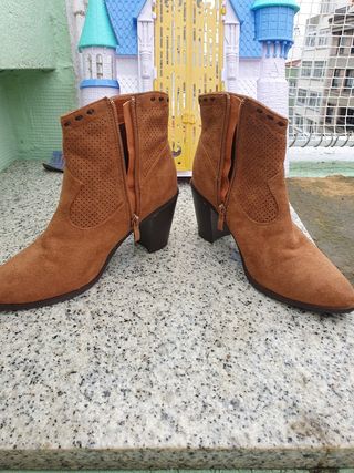 Botines camperas piel melocotón tacón bajo T38 