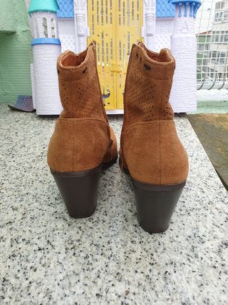 Botines camperas piel melocotón tacón bajo T38 