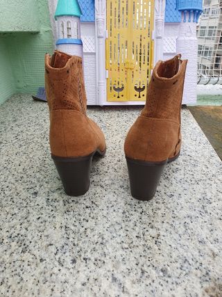 Botines camperas piel melocotón tacón bajo T38 