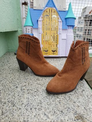 Botines camperas piel melocotón tacón bajo T38 