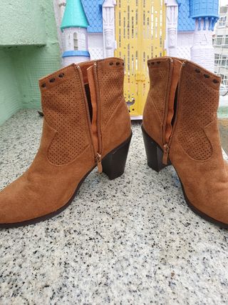 Botines camperas piel melocotón tacón bajo T38 