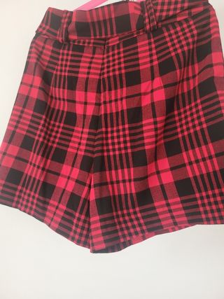 Falda pantalón cuadros          Stradivarius 