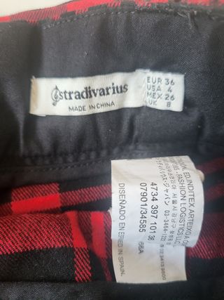 Falda pantalón cuadros          Stradivarius 