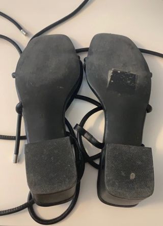 Zapatos tacón mujer con cuerdas pierna