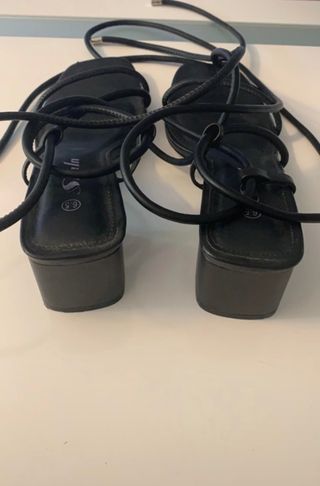 Zapatos tacón mujer con cuerdas pierna