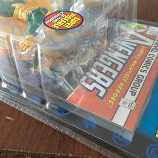 FIGURA MARVEL LEGENDS SERIES VII VISION