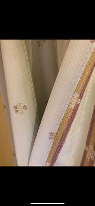 2 Cortinas con fondo gris y pequeñas flores