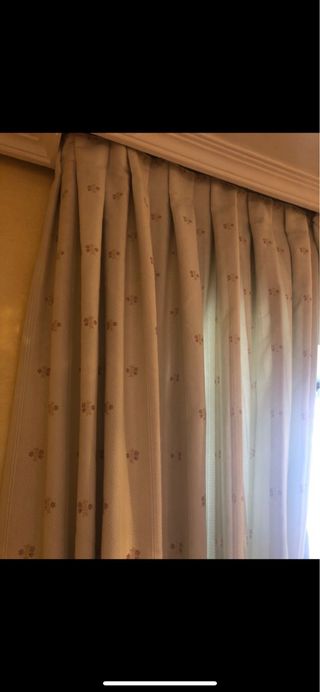 2 Cortinas con fondo gris y pequeñas flores