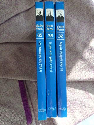 Varios títulos de Julio Verne