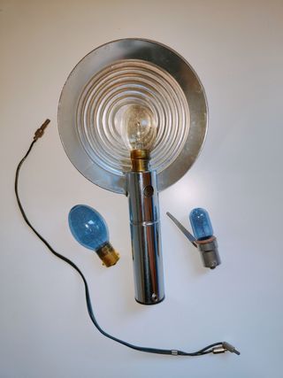 Flash con accesorios para cámara de fotos antigua