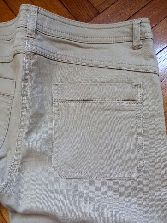 Jeans skinny con nervature 