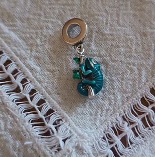 Charm de plata cambia de color