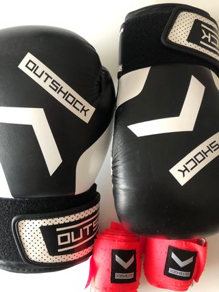 guantes de boxeo y cintas