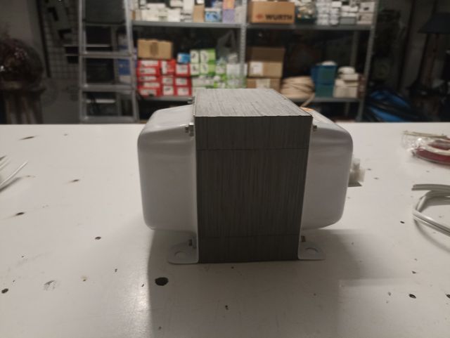 Autotransformador reversible 