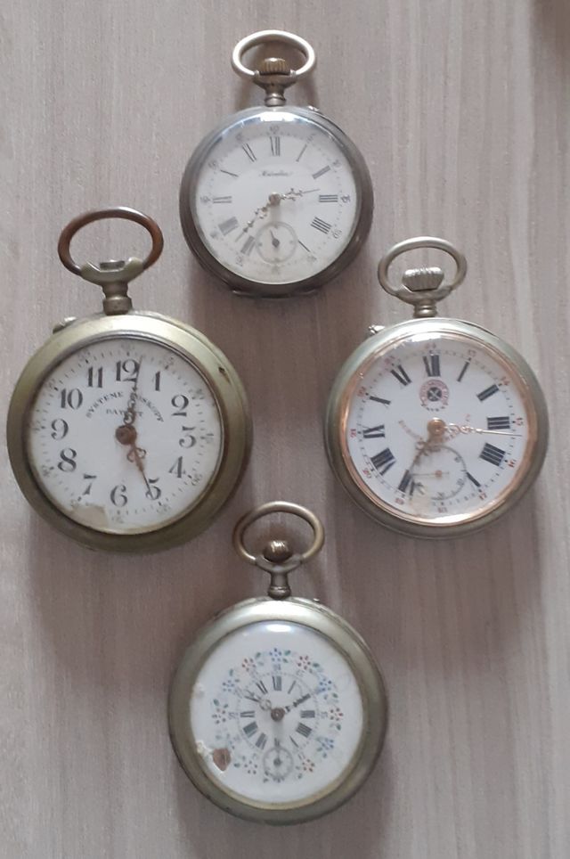 8 antichi orologi da tasca - Collezionismo In vendita a Lecco 8 antichi orologi da tasca - Collezionismo In vendita a Lecco