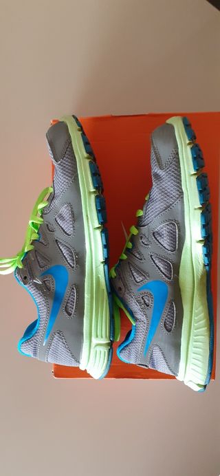 Nike Revolution 4