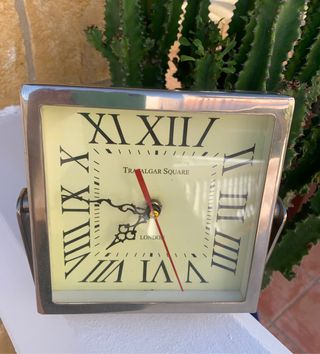 reloj de mesa grande