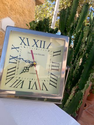 reloj de mesa grande