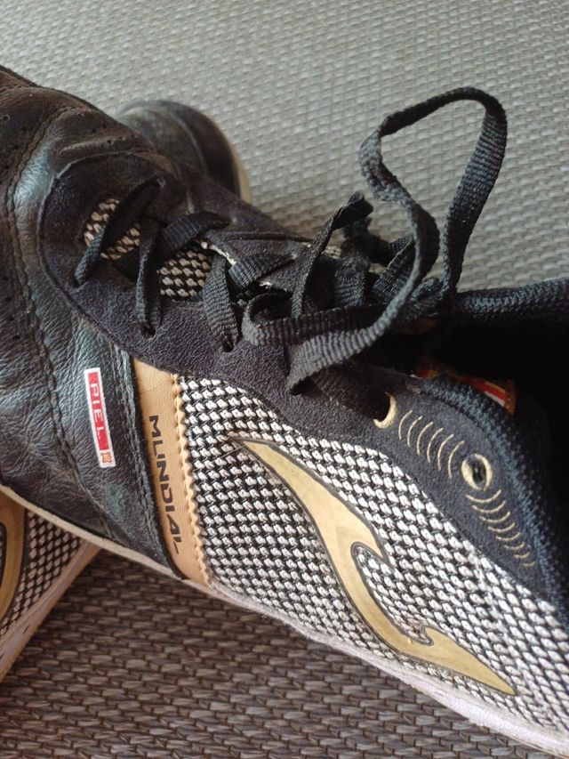 ZAPATILLAS FÚTBOL SALA. NÚMERO 45