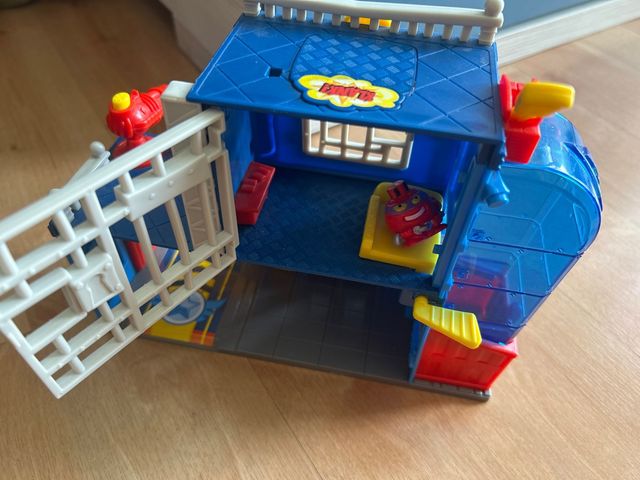 Comisaría de policía Superthings