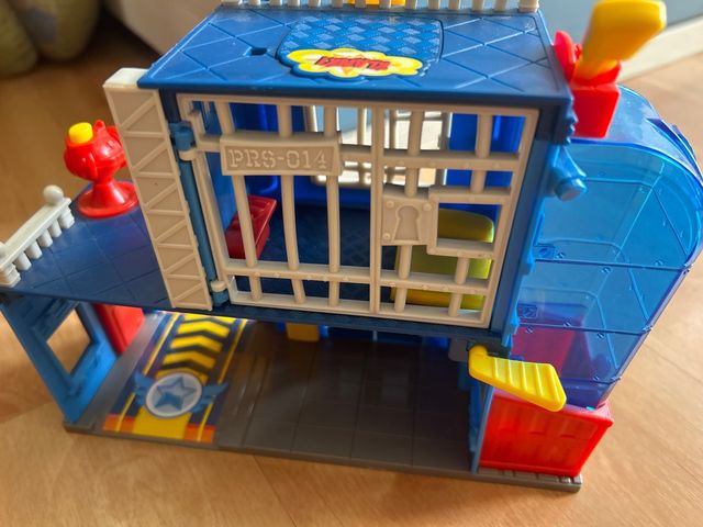 Comisaría de policía Superthings