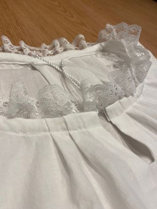 Camisa para jubón niña. Chambra