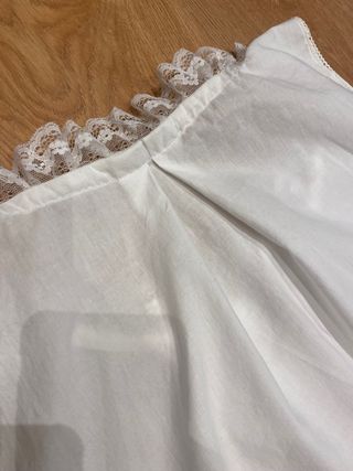 Camisa para jubón niña. Chambra