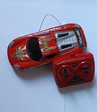 Coche teledirigido rojo