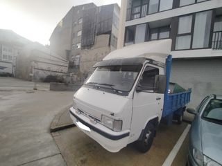 Nissan Trade 2000