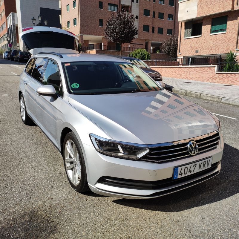 Volkswagen Passat 2015 - foto 1