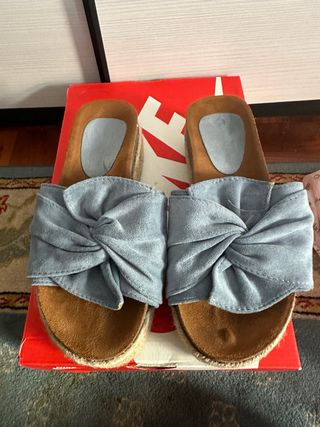 Sandalias azules de cuña