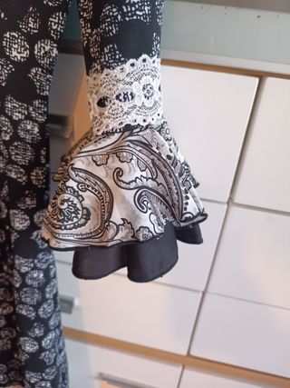 Vestido flamenca. Nuevo vale 75 euros.