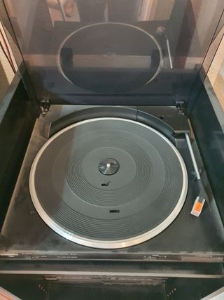 Equipo de música completo  con mueble