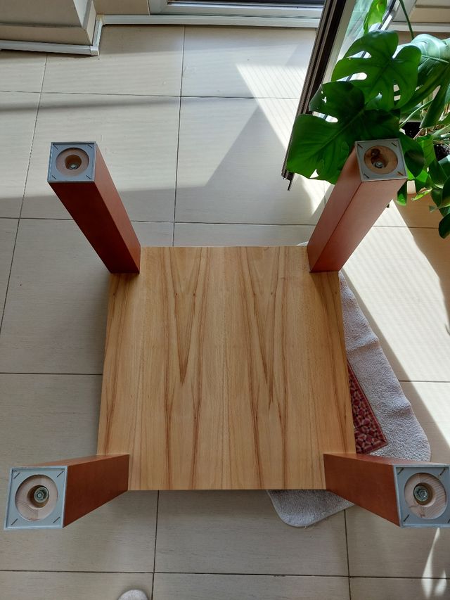 Mesa esquinera cerezo, tengo otra central a juego.