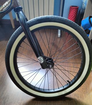 BMX CASI NUEVA CON CASCO Y ACCESORIOS