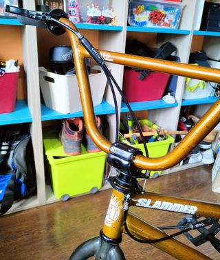 BMX CASI NUEVA CON CASCO Y ACCESORIOS