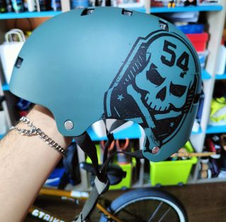 BMX CASI NUEVA CON CASCO Y ACCESORIOS
