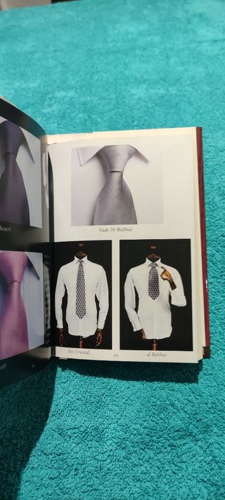 Libro sobre nudos de corbata.