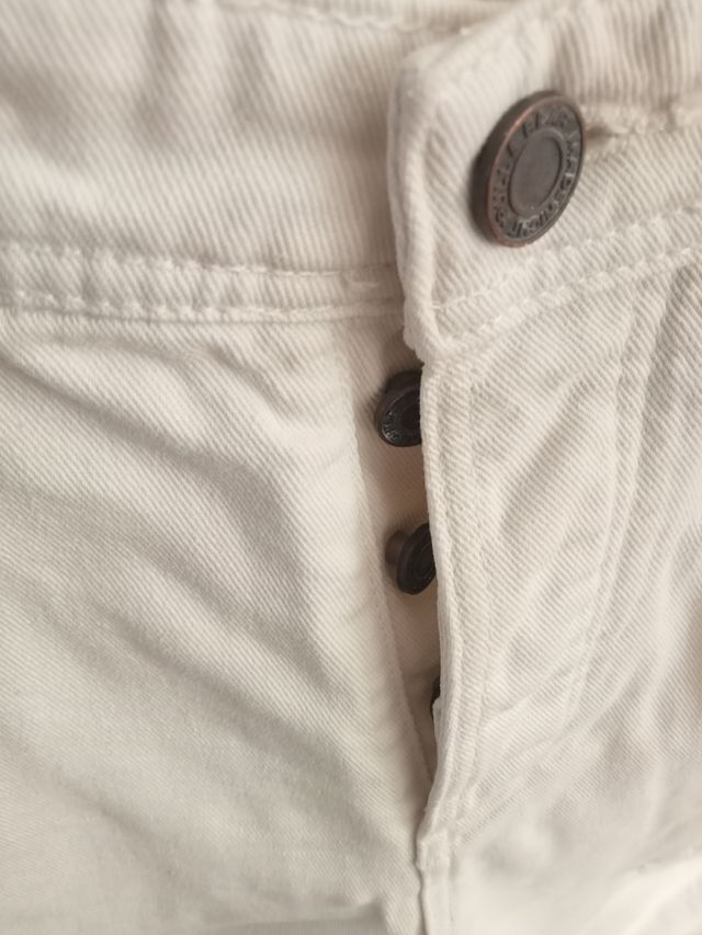 pantalón vaquero blanco