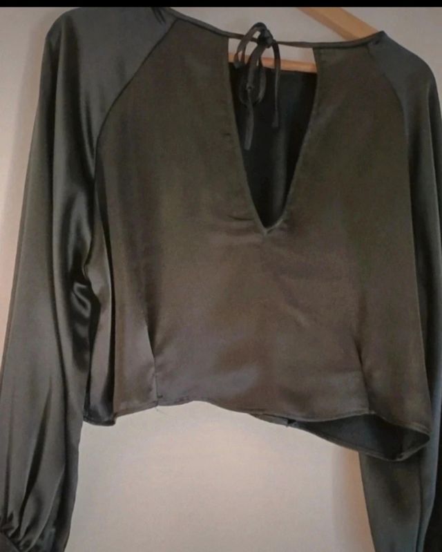 Blusa raso negra mangas largas H&M
