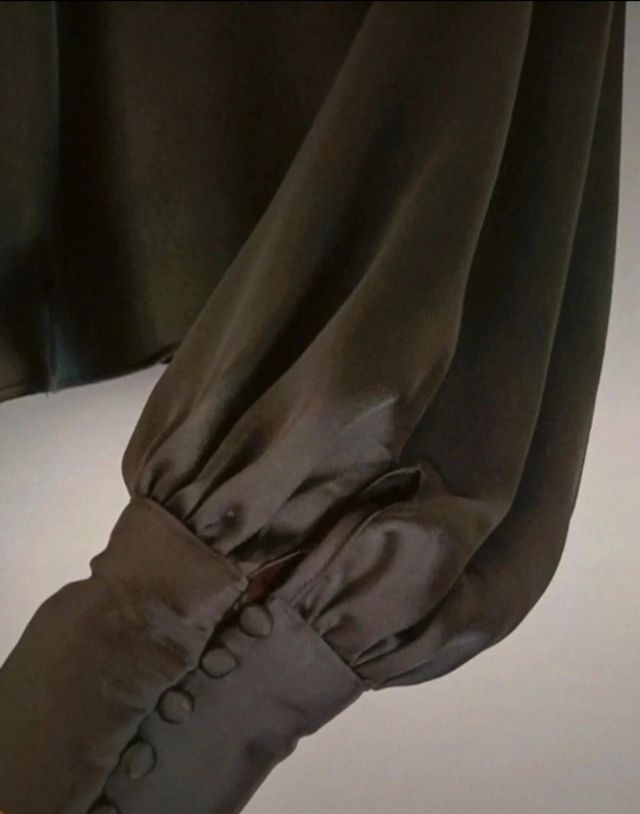 Blusa raso negra mangas largas H&M