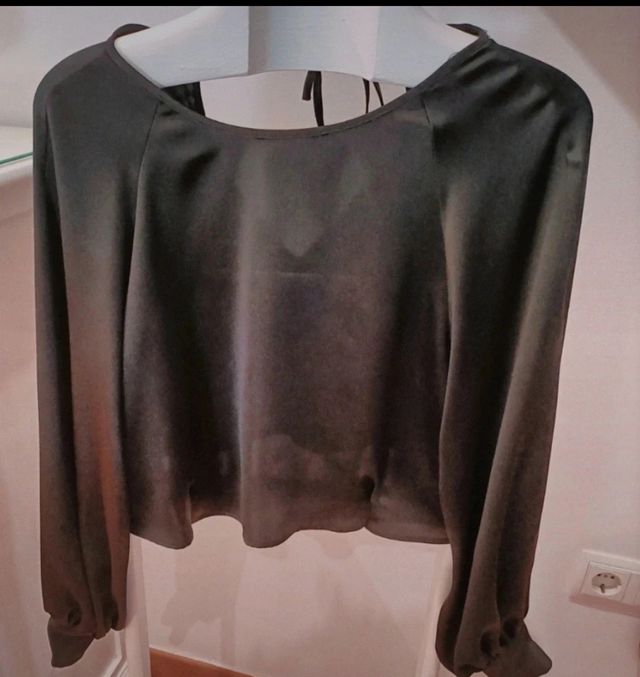 Blusa raso negra mangas largas H&M